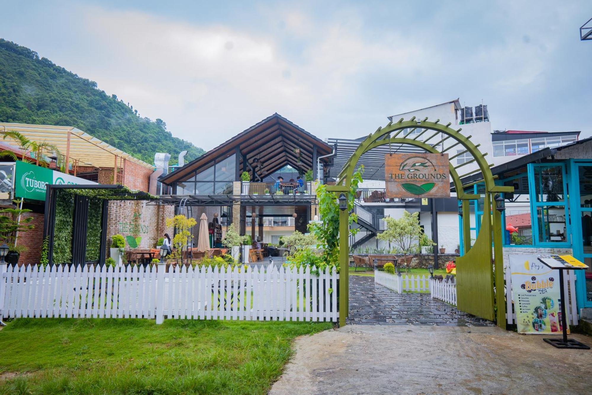 Majestic Lake Front Hotel & Suites Pokhara Exterior photo
