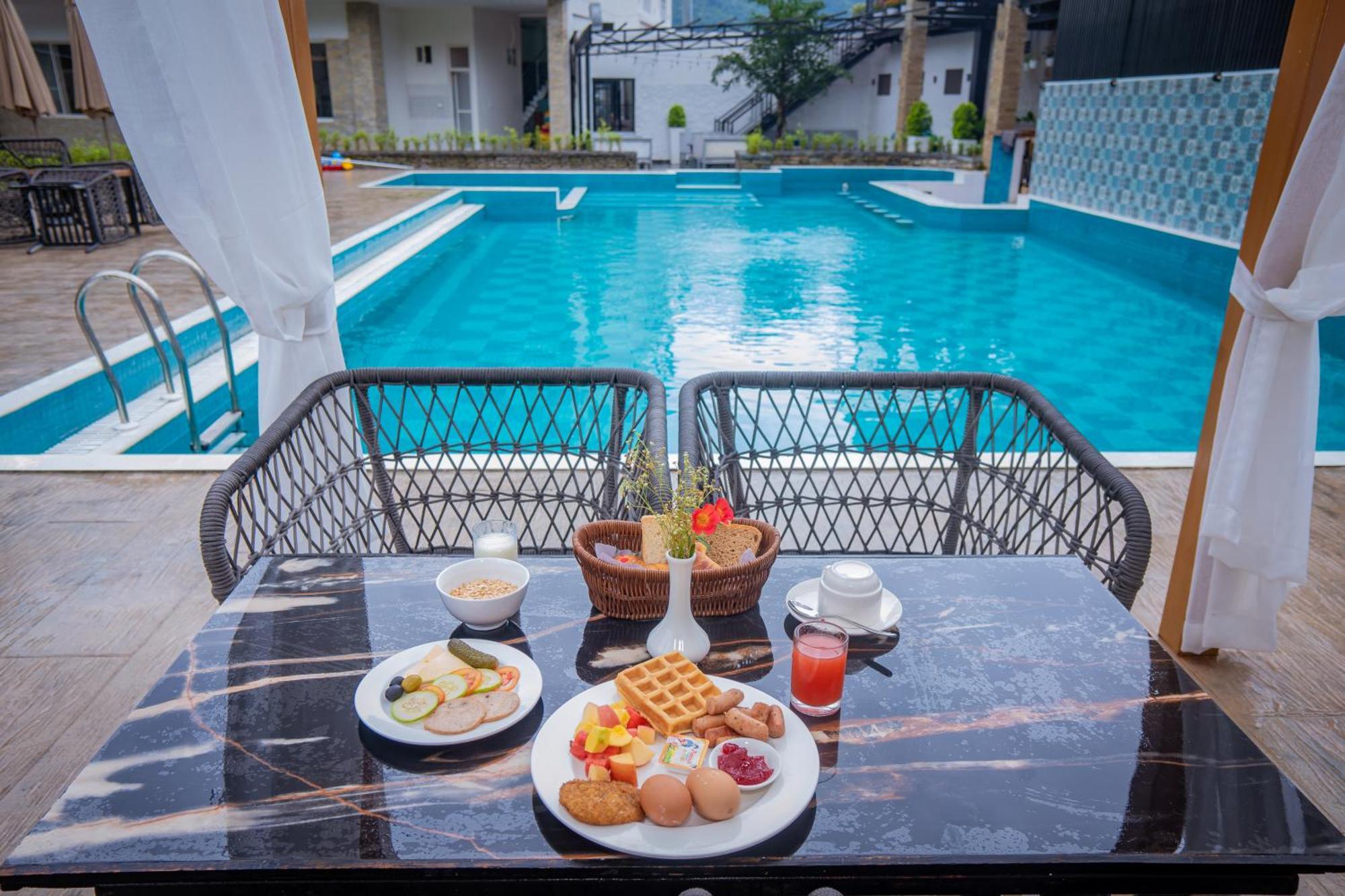 Majestic Lake Front Hotel & Suites Pokhara Exterior photo