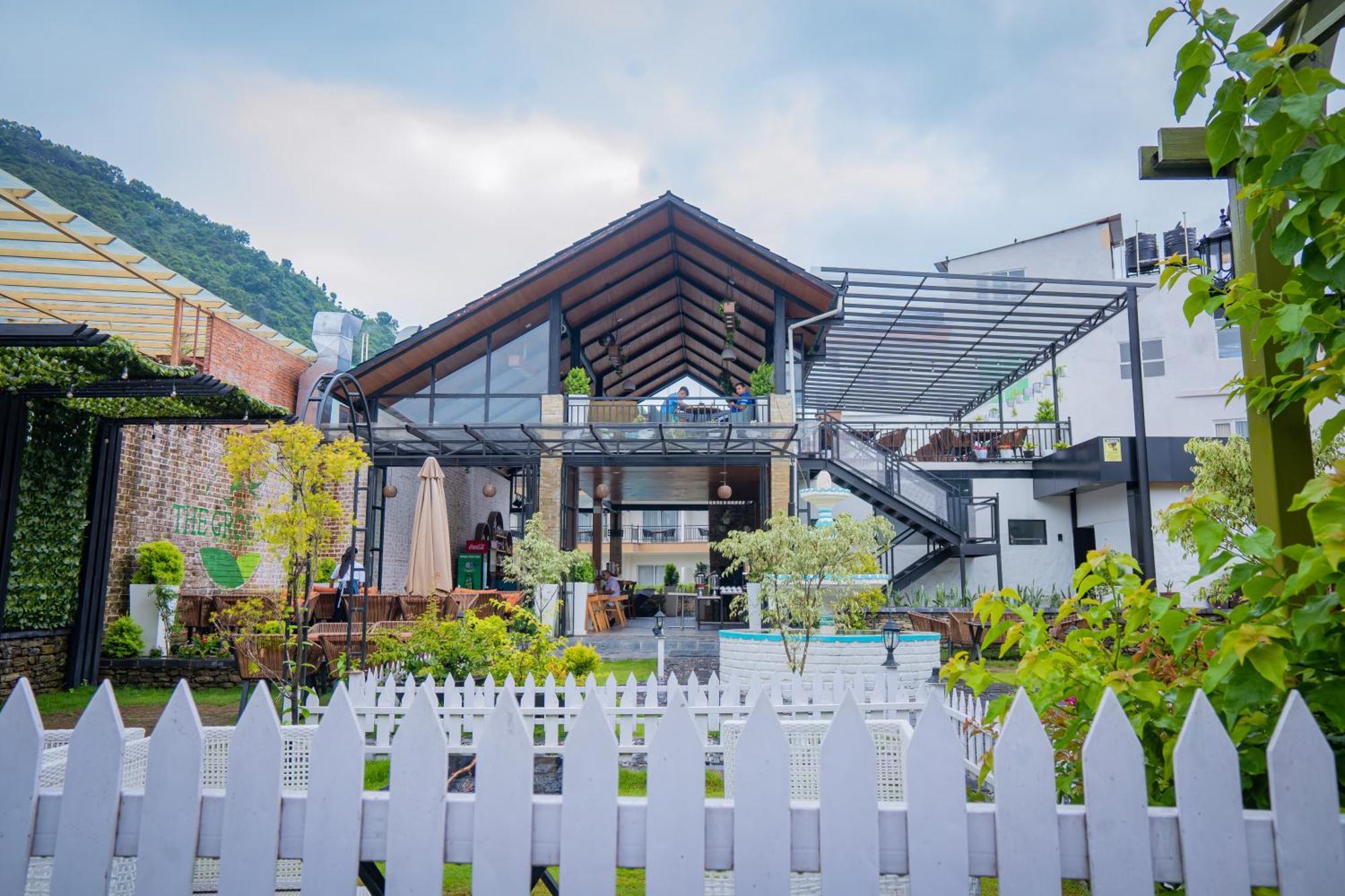 Majestic Lake Front Hotel & Suites Pokhara Exterior photo