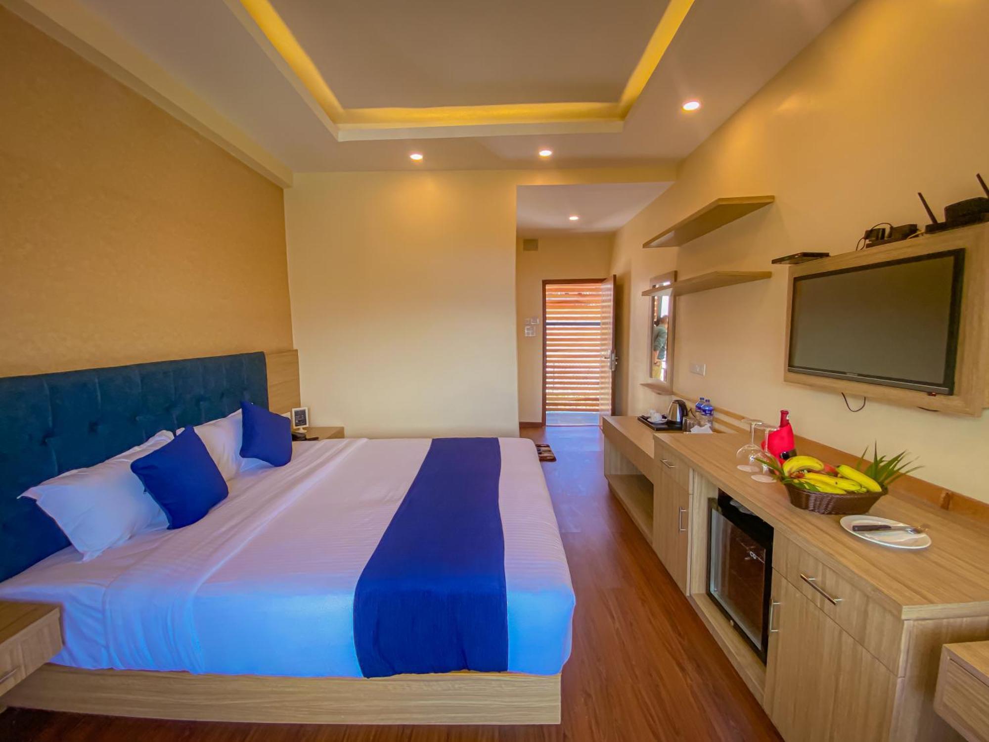 Majestic Lake Front Hotel & Suites Pokhara Exterior photo