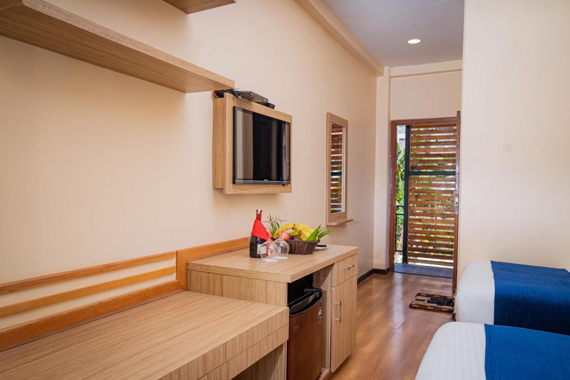 Majestic Lake Front Hotel & Suites Pokhara Exterior photo
