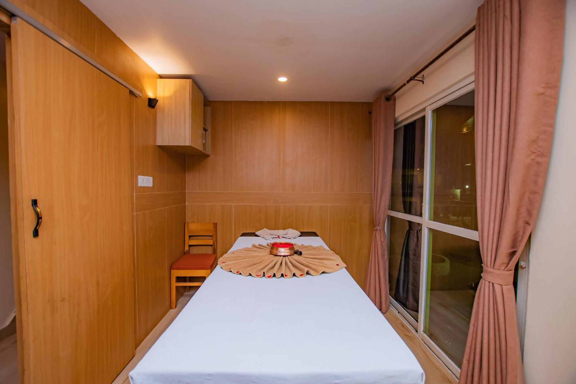 Majestic Lake Front Hotel & Suites Pokhara Exterior photo