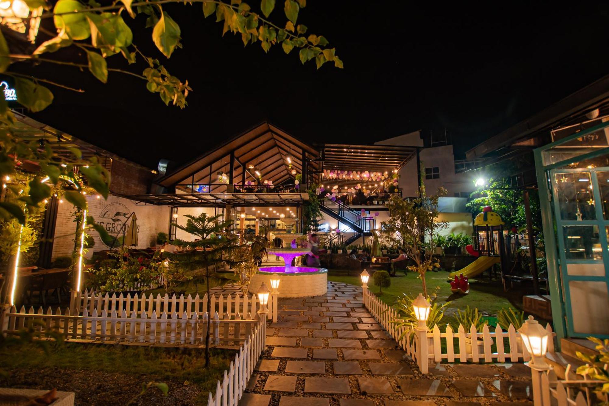 Majestic Lake Front Hotel & Suites Pokhara Exterior photo